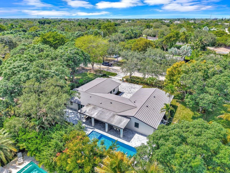 最近售出: $2,150,000 (5 贝兹, 4 浴室, 2652 平方英尺)