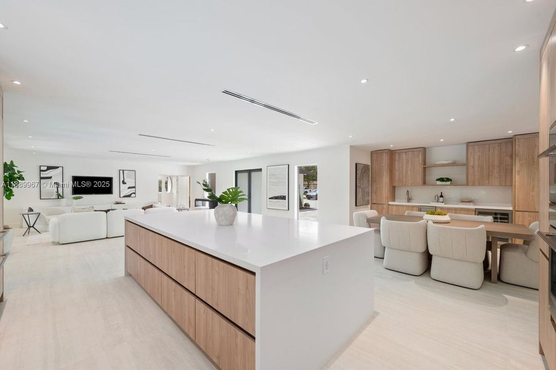 最近售出: $2,150,000 (5 贝兹, 4 浴室, 2652 平方英尺)