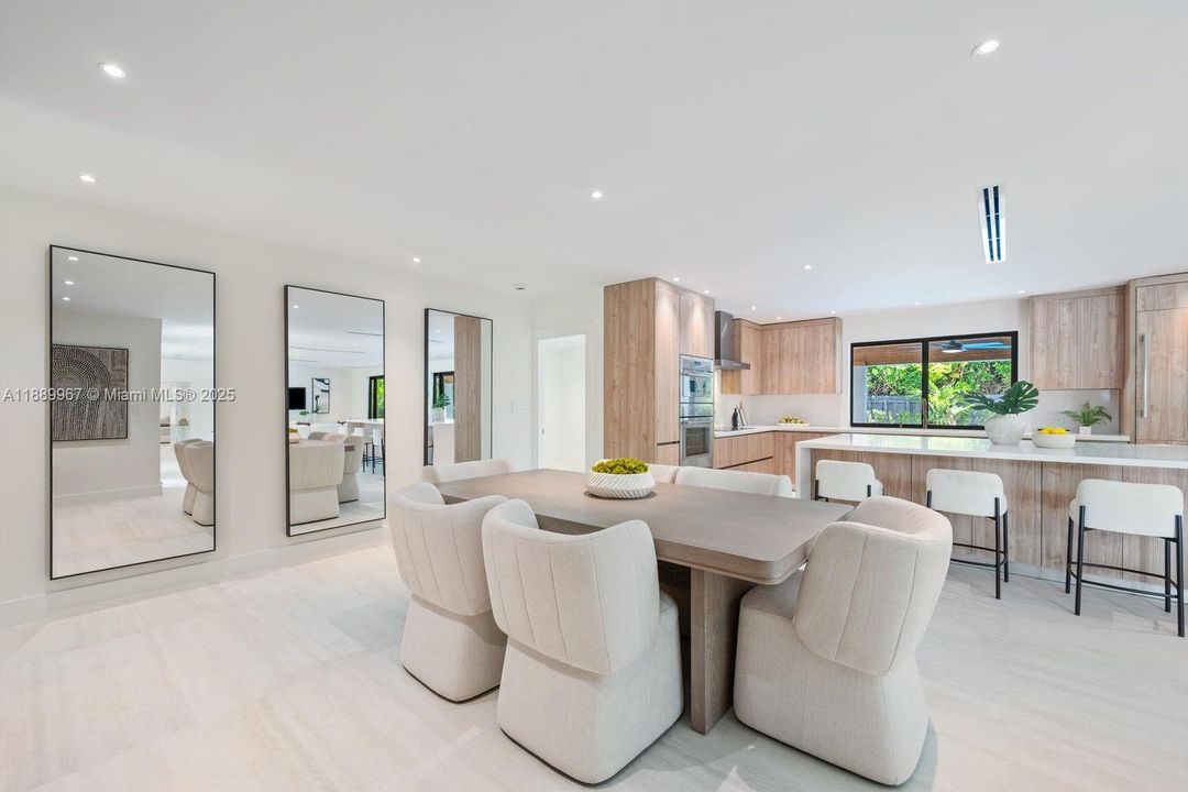 最近售出: $2,150,000 (5 贝兹, 4 浴室, 2652 平方英尺)