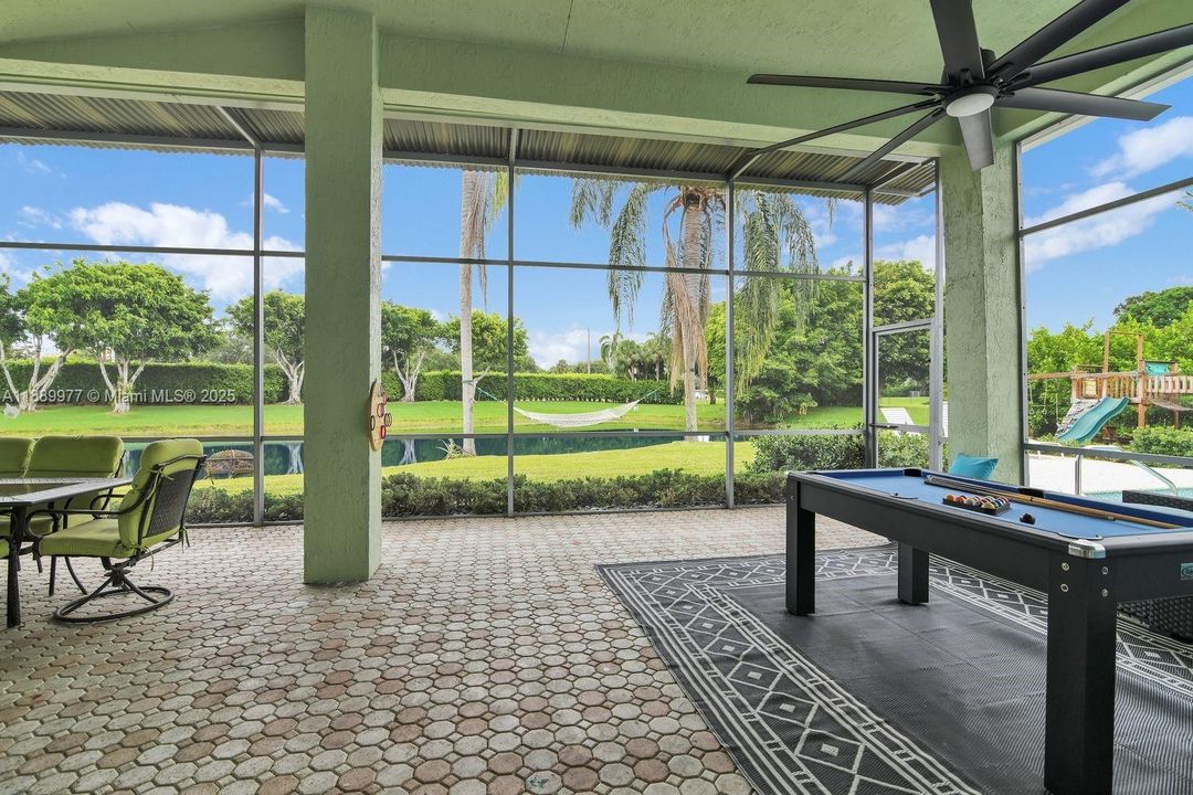 最近售出: $1,750,000 (5 贝兹, 3 浴室, 3550 平方英尺)