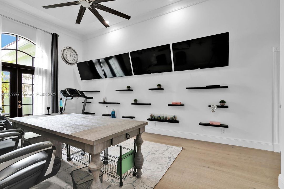 最近售出: $1,750,000 (5 贝兹, 3 浴室, 3550 平方英尺)