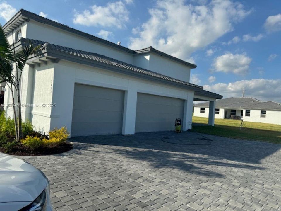 En Renta: $4,800 (5 camas, 4 baños, 3456 Pies cuadrados)