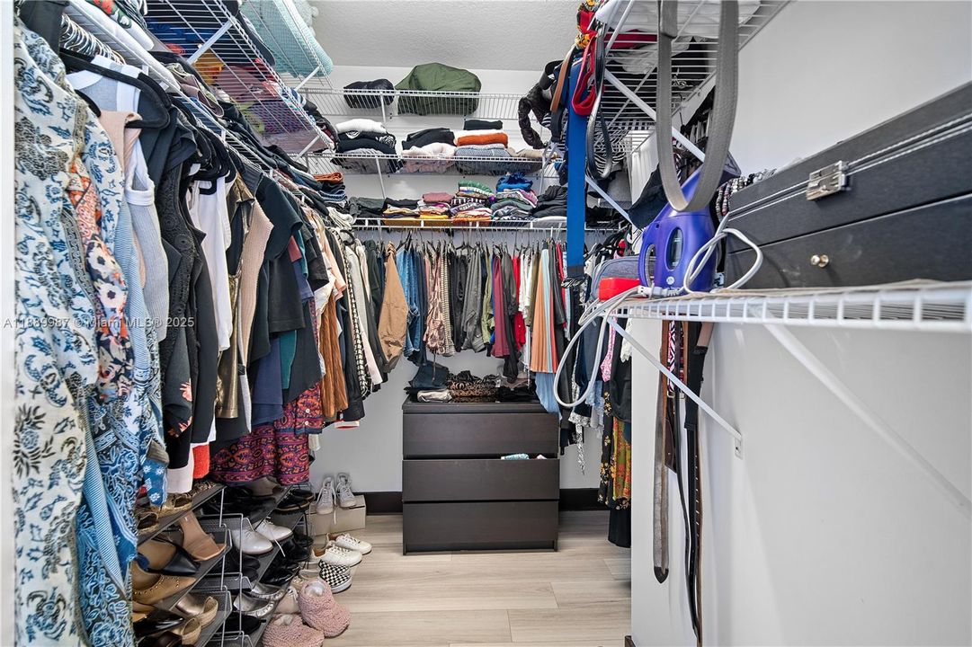 En Venta: $627,000 (3 camas, 3 baños, 1850 Pies cuadrados)