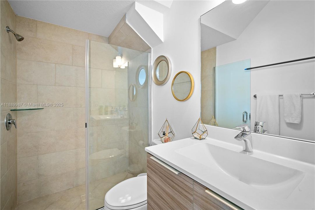 En Venta: $627,000 (3 camas, 3 baños, 1850 Pies cuadrados)