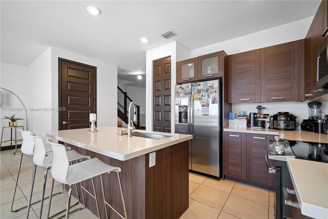 En Venta: $627,000 (3 camas, 3 baños, 1850 Pies cuadrados)