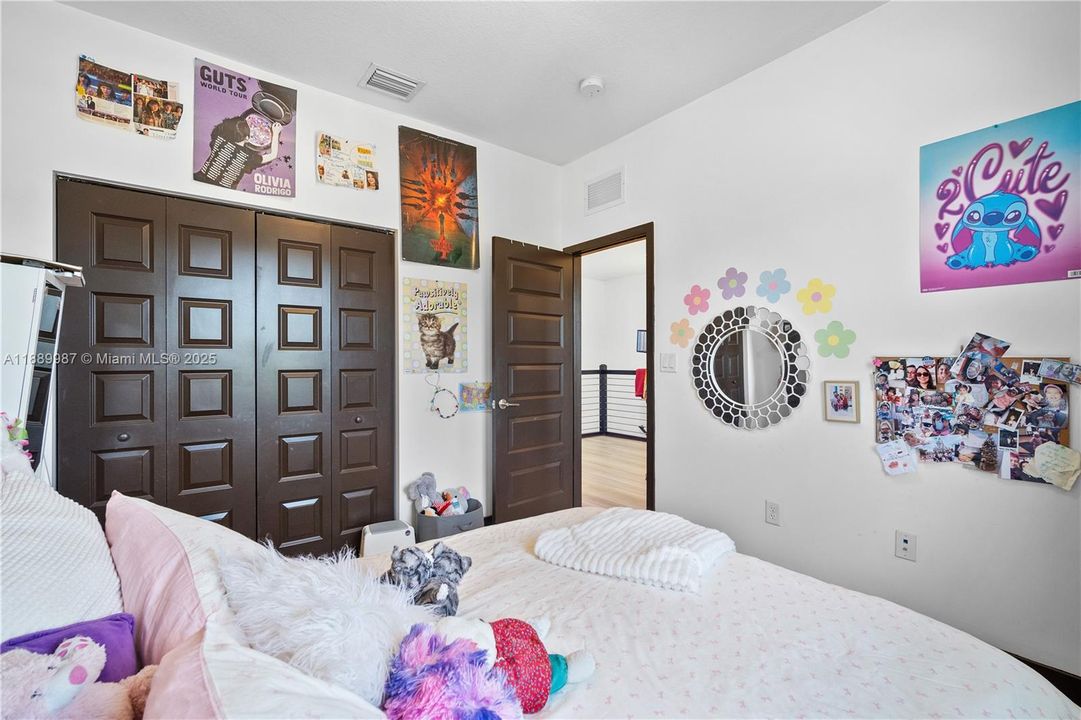 En Venta: $627,000 (3 camas, 3 baños, 1850 Pies cuadrados)