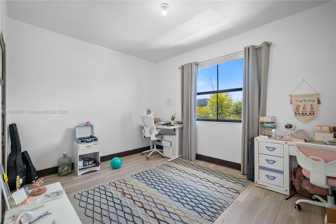 En Venta: $627,000 (3 camas, 3 baños, 1850 Pies cuadrados)