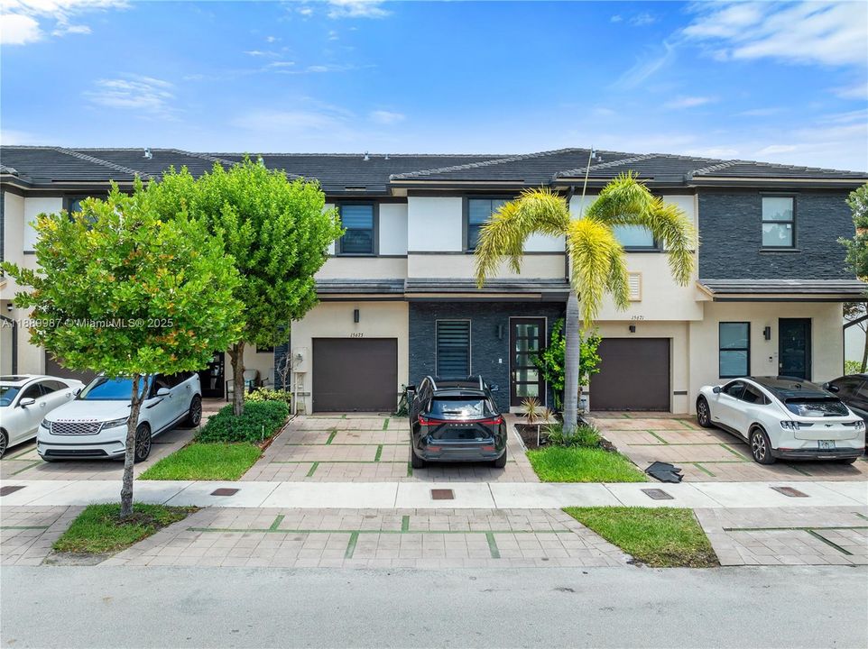 En Venta: $627,000 (3 camas, 3 baños, 1850 Pies cuadrados)