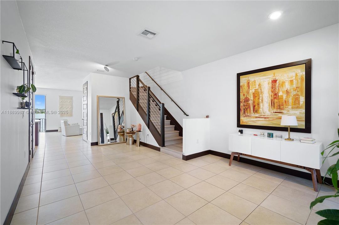 En Venta: $627,000 (3 camas, 3 baños, 1850 Pies cuadrados)