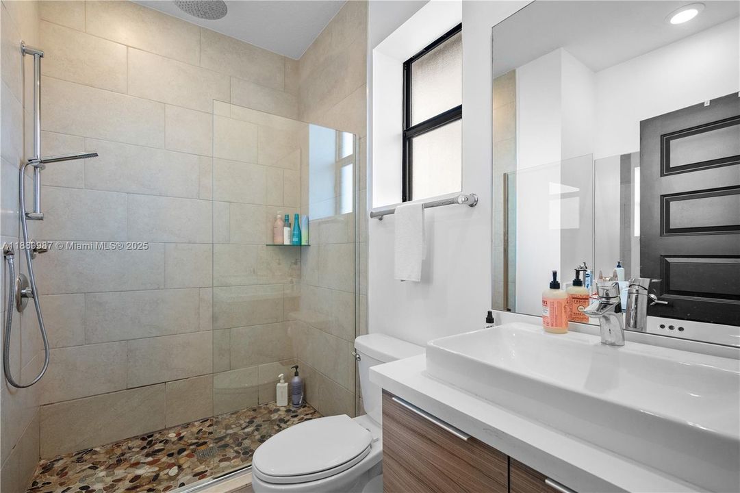 En Venta: $627,000 (3 camas, 3 baños, 1850 Pies cuadrados)