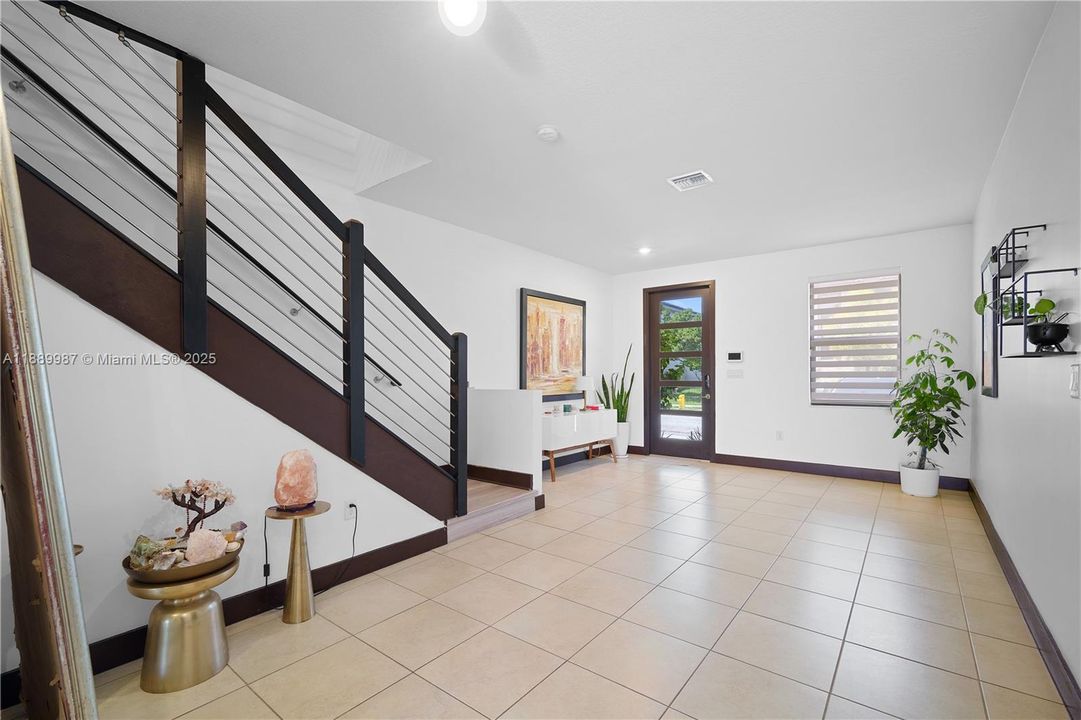 En Venta: $627,000 (3 camas, 3 baños, 1850 Pies cuadrados)