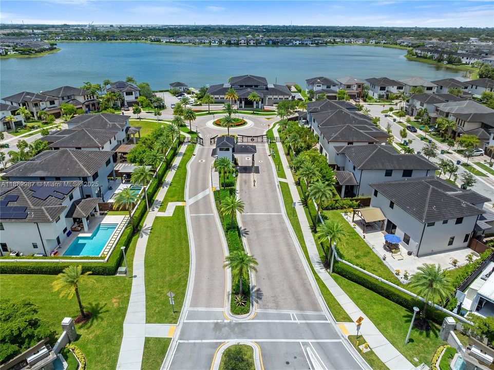 En Venta: $627,000 (3 camas, 3 baños, 1850 Pies cuadrados)