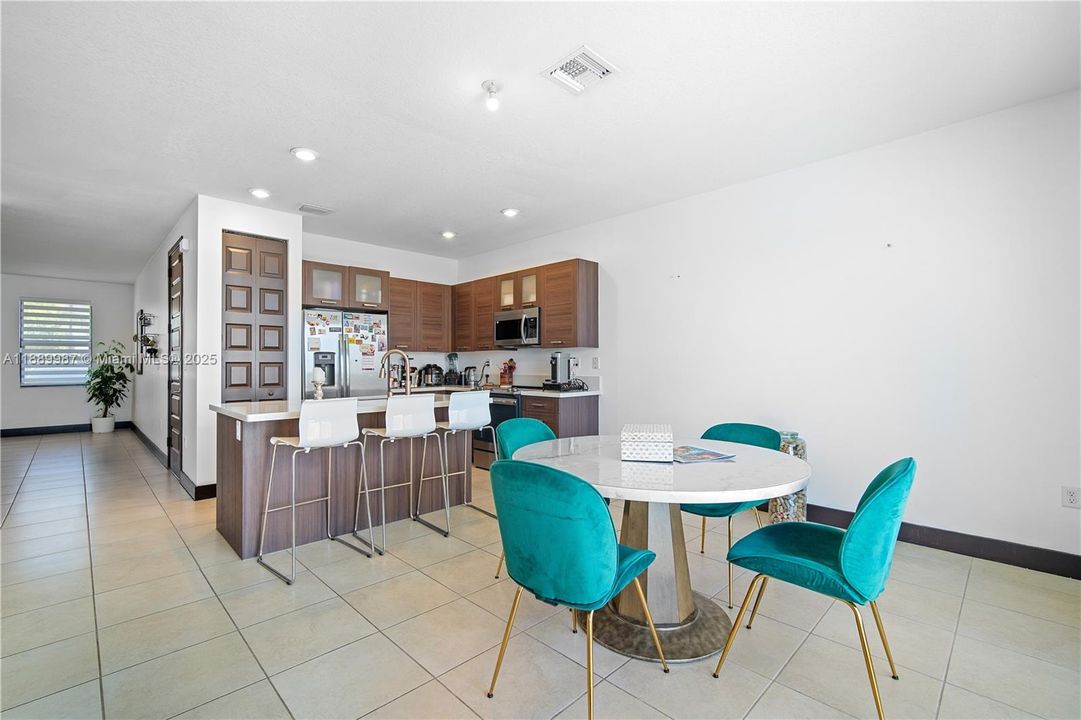 En Venta: $627,000 (3 camas, 3 baños, 1850 Pies cuadrados)