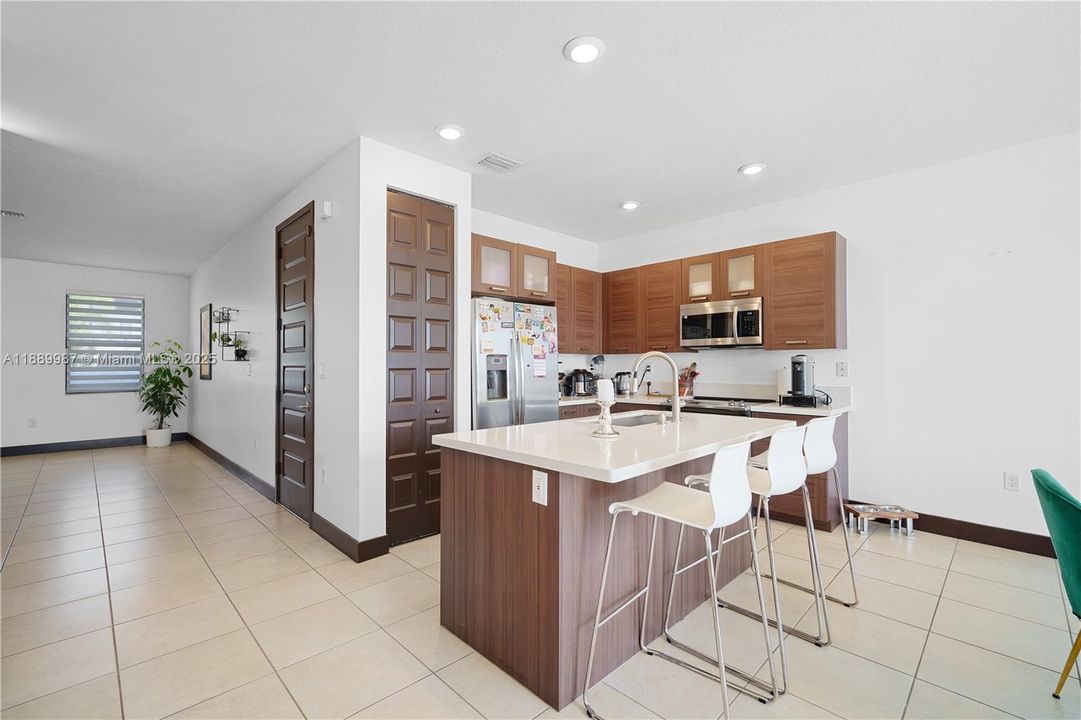 En Venta: $627,000 (3 camas, 3 baños, 1850 Pies cuadrados)