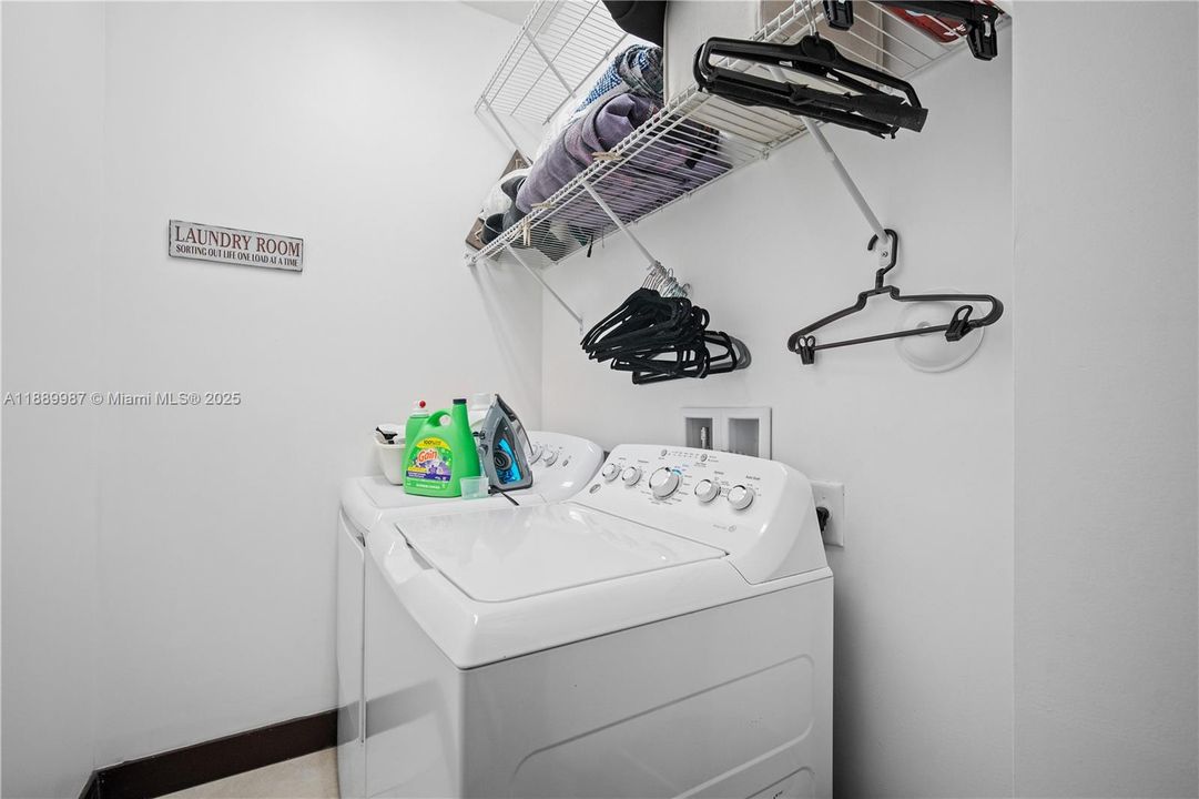 En Venta: $627,000 (3 camas, 3 baños, 1850 Pies cuadrados)