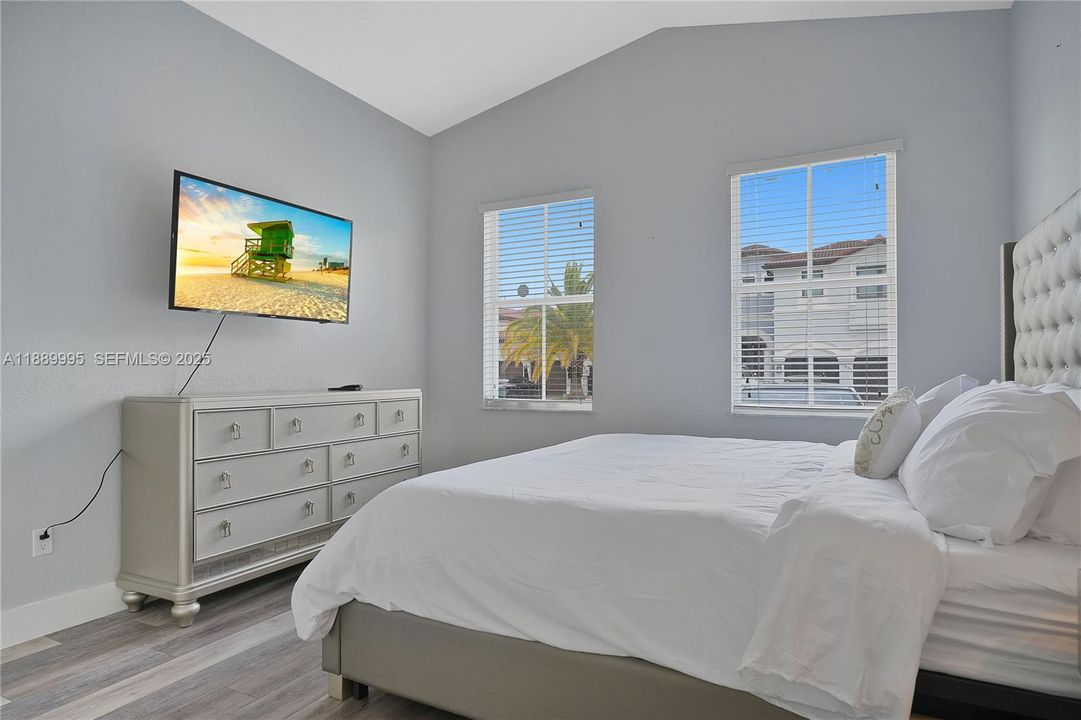 На продажу: $1,100,000 (5 спален, 5 ванн, 3408 Квадратных фут)