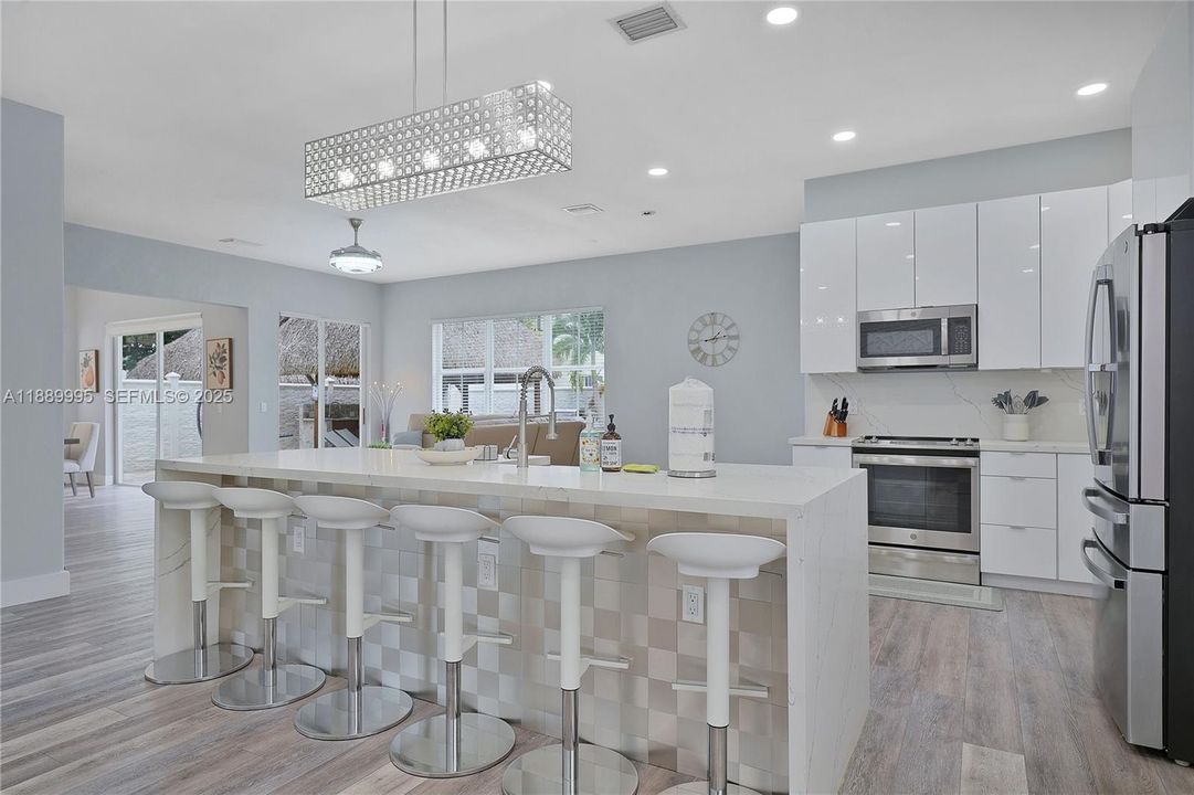 На продажу: $1,100,000 (5 спален, 5 ванн, 3408 Квадратных фут)