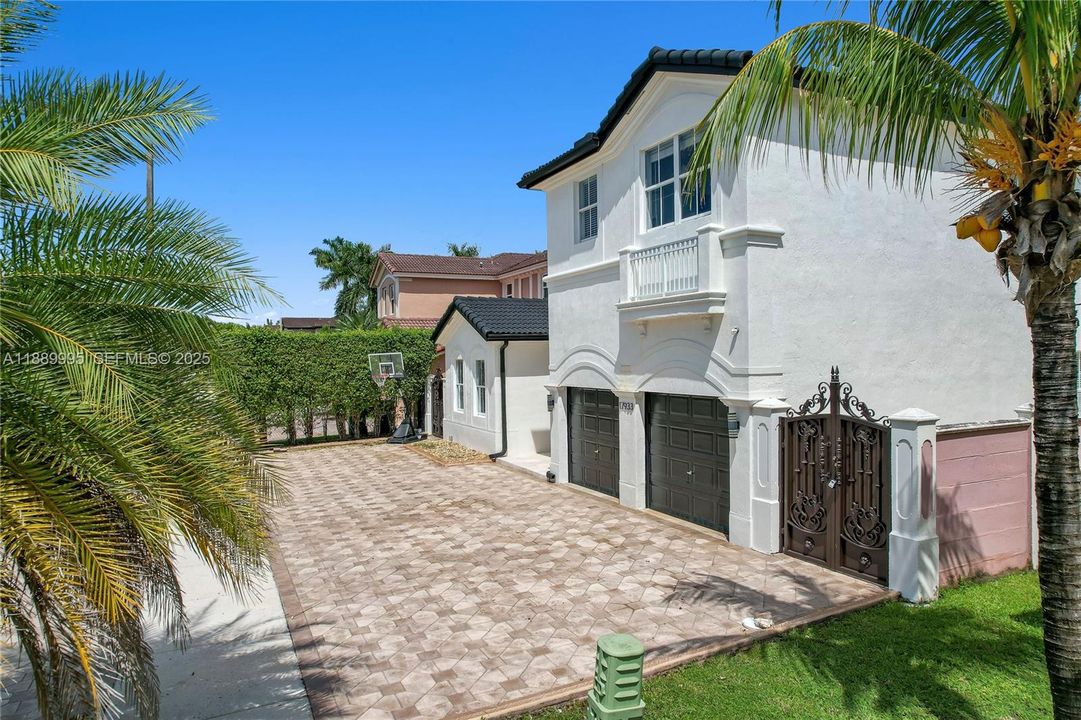 На продажу: $1,100,000 (5 спален, 5 ванн, 3408 Квадратных фут)