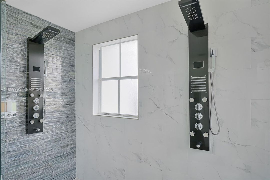 На продажу: $1,100,000 (5 спален, 5 ванн, 3408 Квадратных фут)