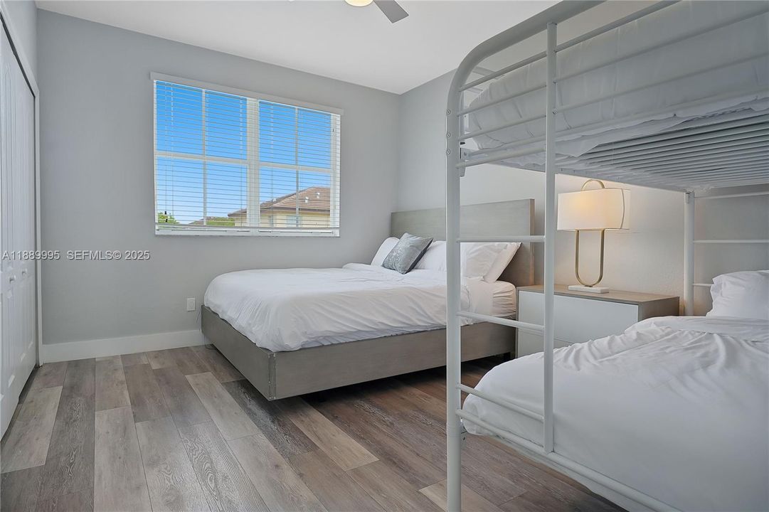 На продажу: $1,100,000 (5 спален, 5 ванн, 3408 Квадратных фут)