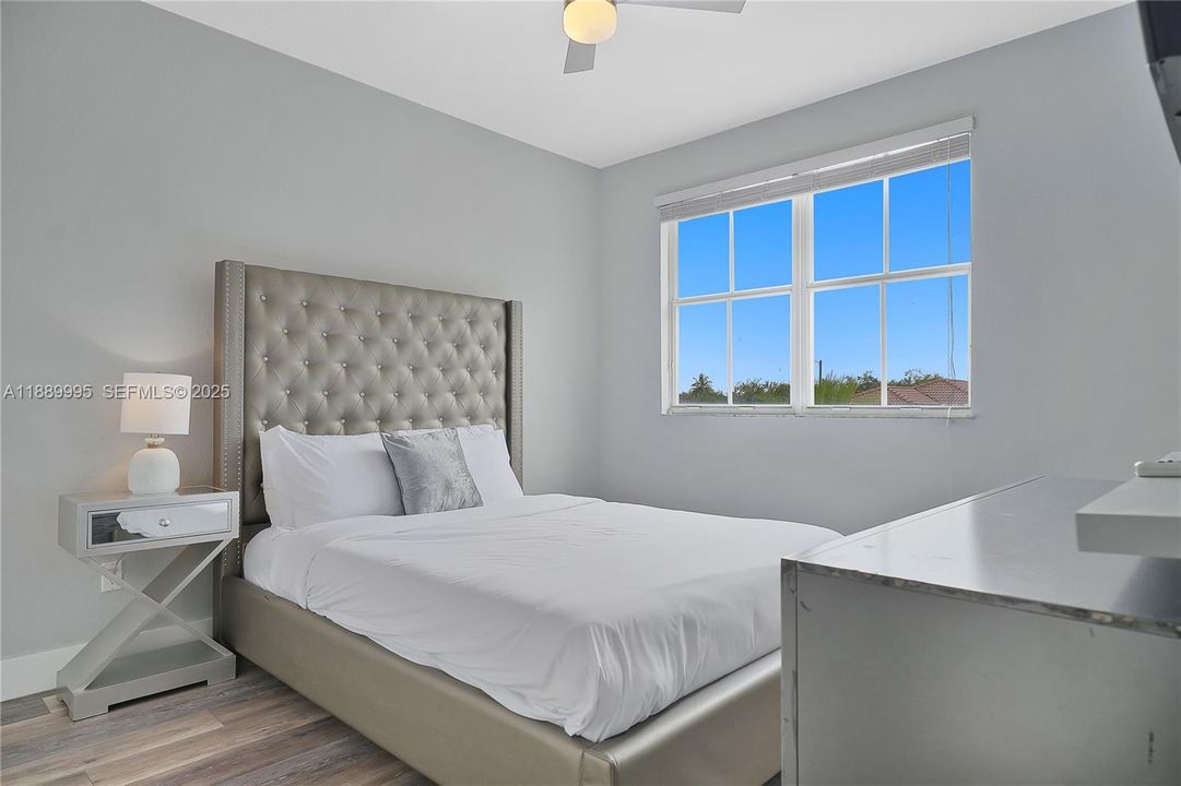 На продажу: $1,100,000 (5 спален, 5 ванн, 3408 Квадратных фут)