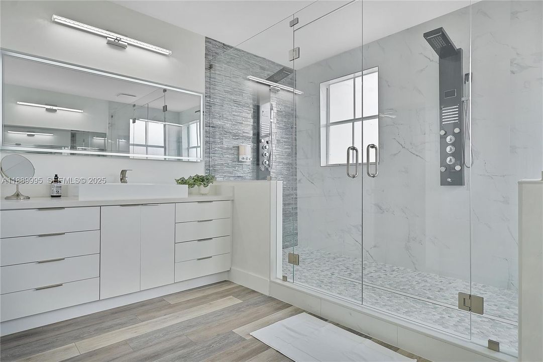 На продажу: $1,100,000 (5 спален, 5 ванн, 3408 Квадратных фут)