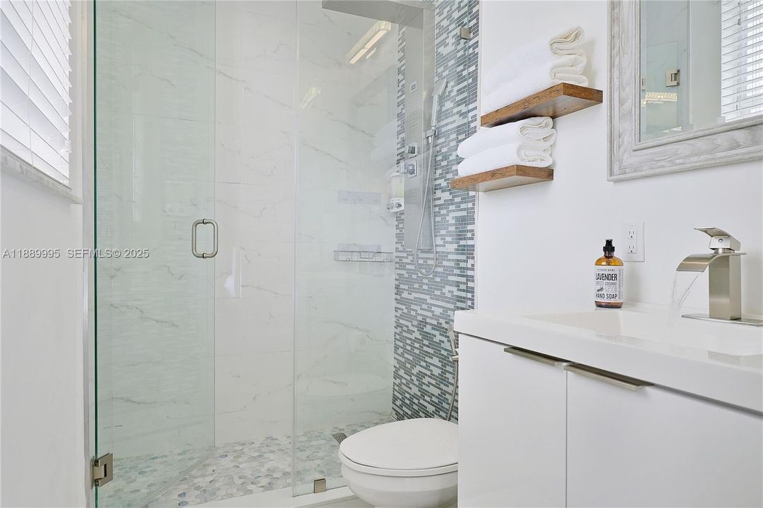 На продажу: $1,100,000 (5 спален, 5 ванн, 3408 Квадратных фут)