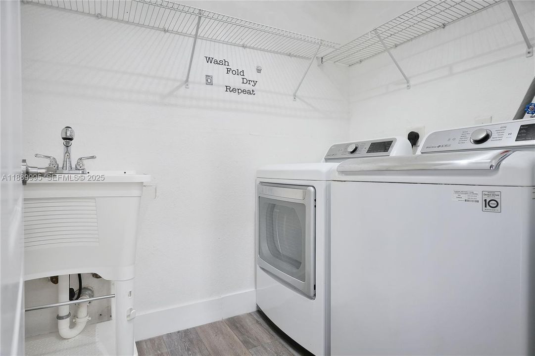 На продажу: $1,100,000 (5 спален, 5 ванн, 3408 Квадратных фут)