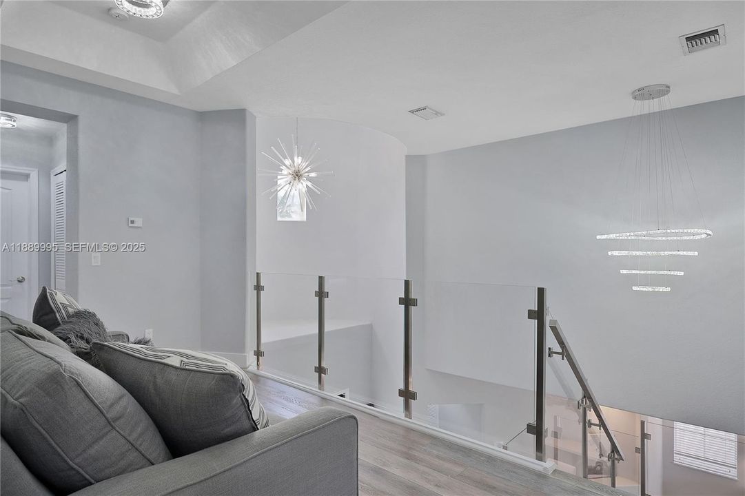 На продажу: $1,100,000 (5 спален, 5 ванн, 3408 Квадратных фут)