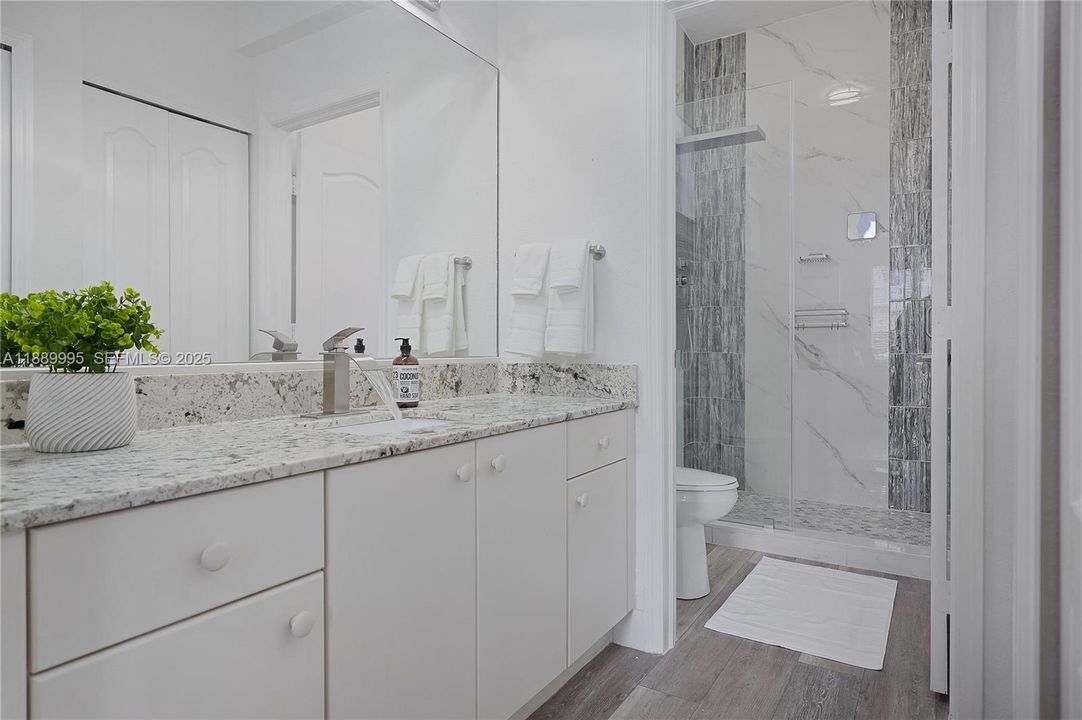 На продажу: $1,100,000 (5 спален, 5 ванн, 3408 Квадратных фут)