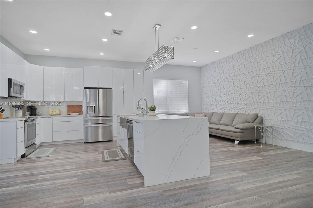 На продажу: $1,100,000 (5 спален, 5 ванн, 3408 Квадратных фут)