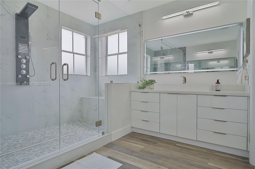 На продажу: $1,100,000 (5 спален, 5 ванн, 3408 Квадратных фут)