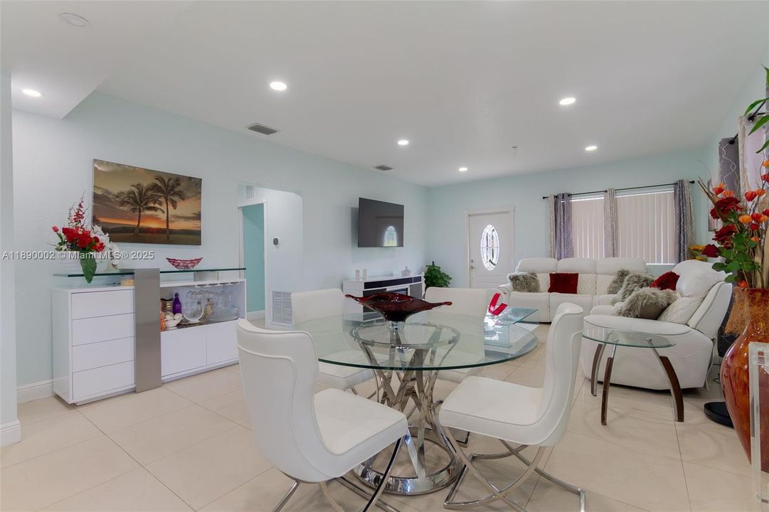 For Sale: $449,000 (3 beds, 2 baths, 1056 Square Feet)