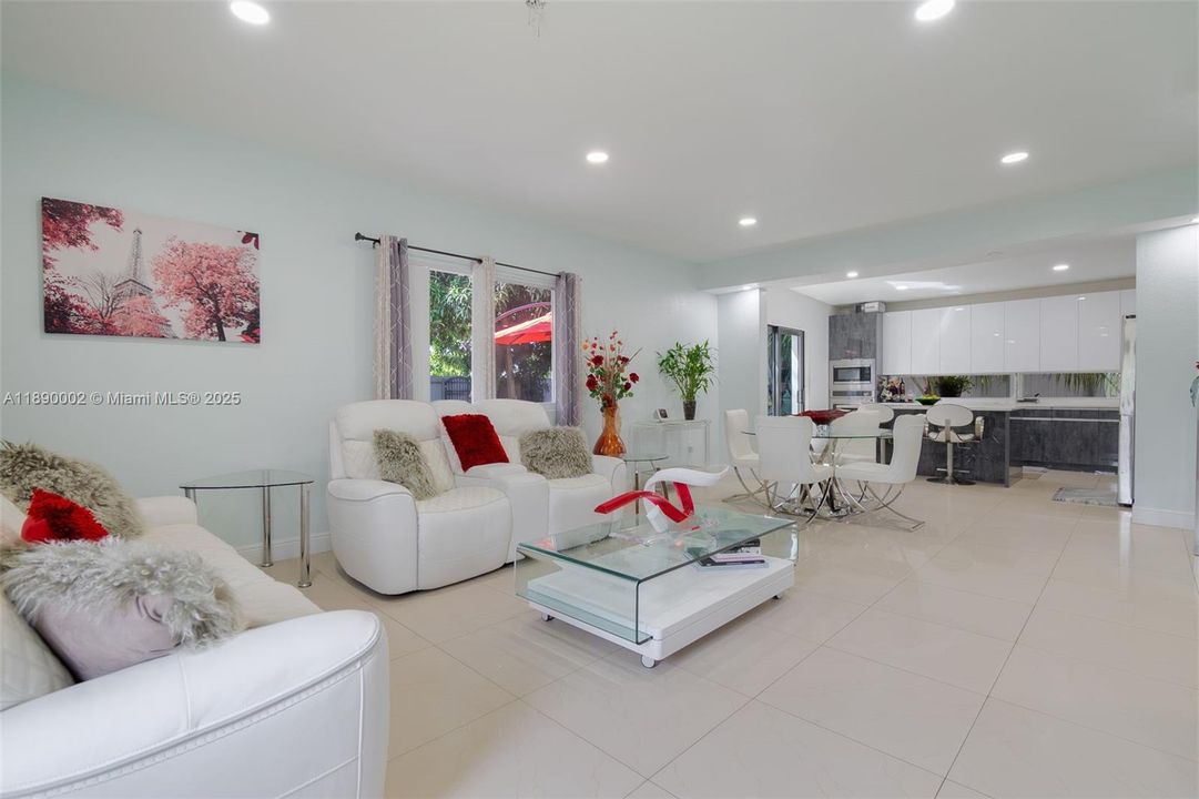 For Sale: $449,000 (3 beds, 2 baths, 1056 Square Feet)