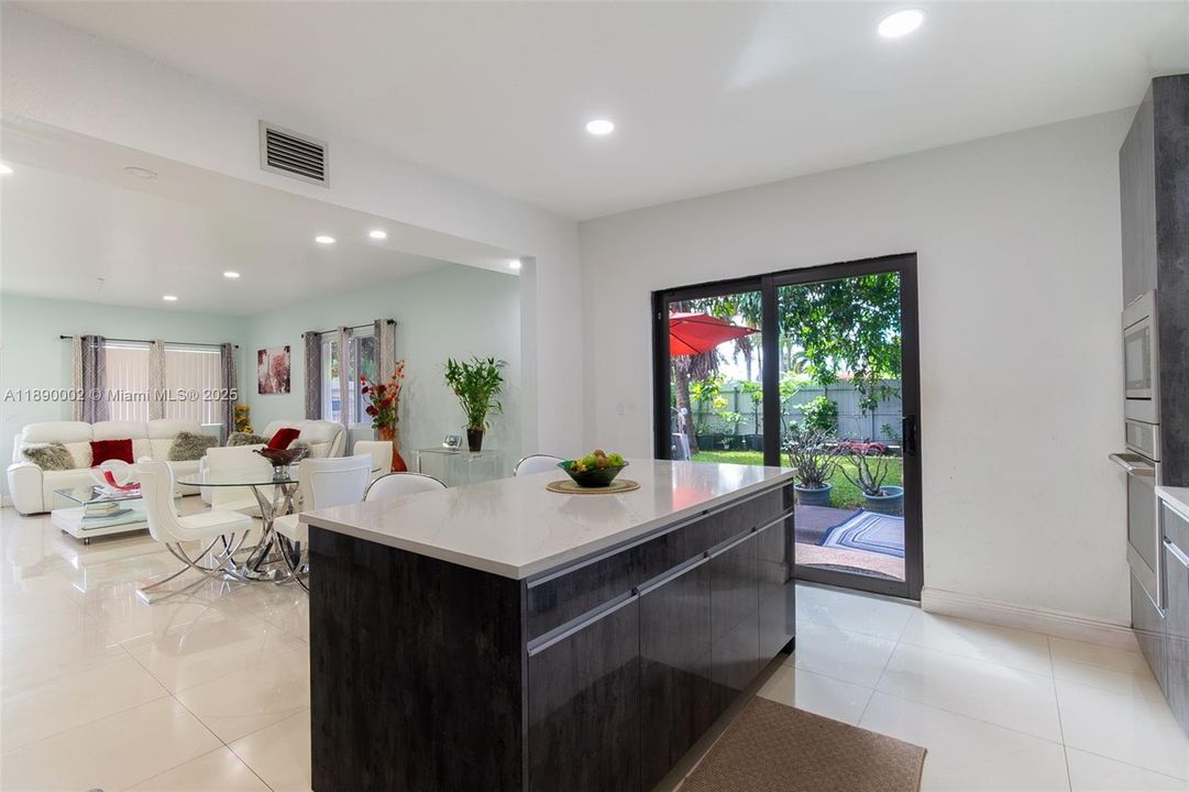 For Sale: $449,000 (3 beds, 2 baths, 1056 Square Feet)