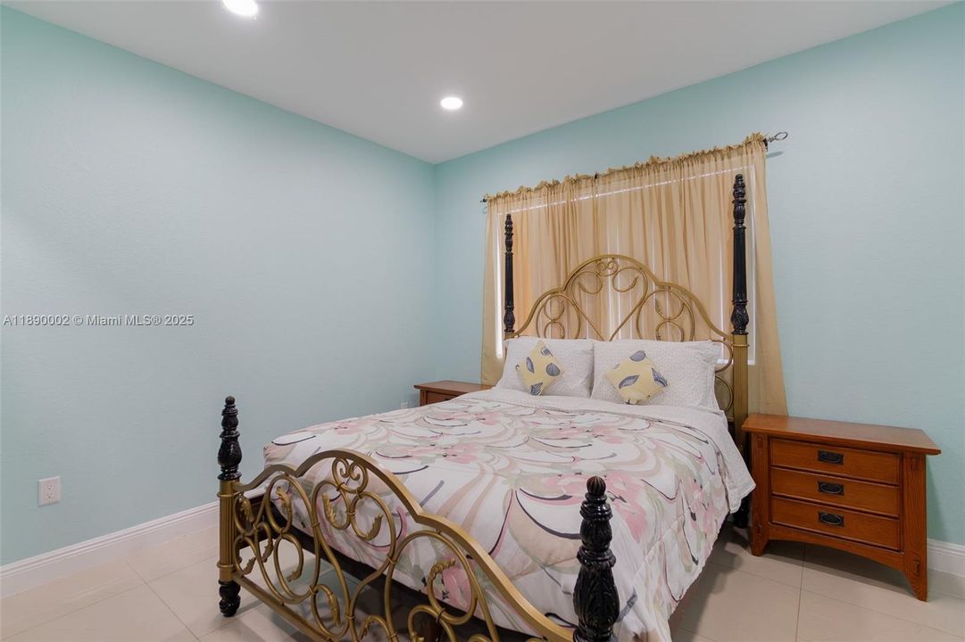 For Sale: $449,000 (3 beds, 2 baths, 1056 Square Feet)