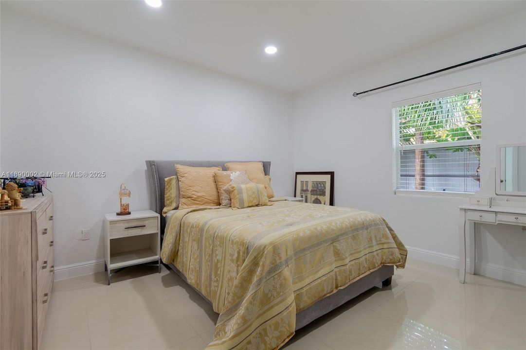 For Sale: $449,000 (3 beds, 2 baths, 1056 Square Feet)