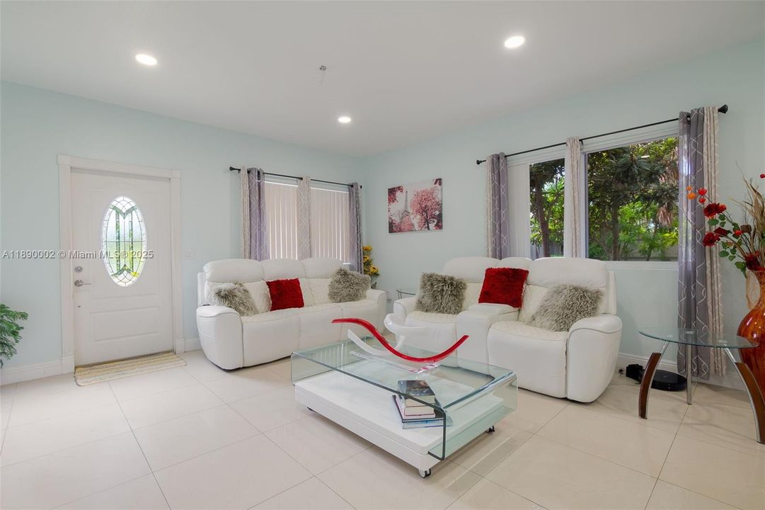 For Sale: $449,000 (3 beds, 2 baths, 1056 Square Feet)