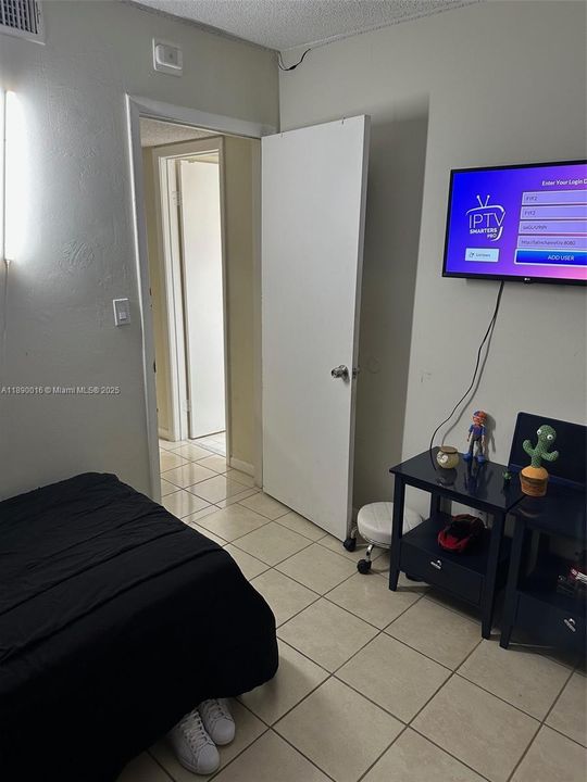 For Sale: $220,000 (2 beds, 2 baths, 840 Square Feet)