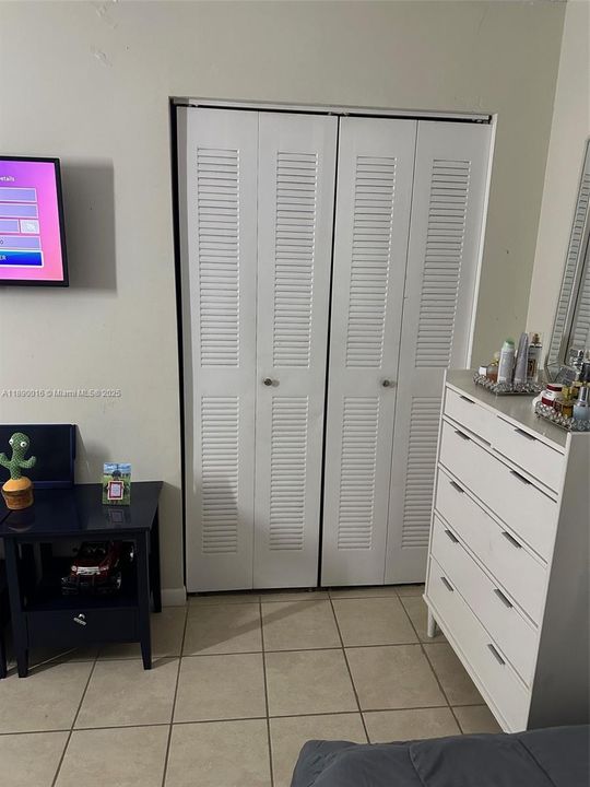 For Sale: $220,000 (2 beds, 2 baths, 840 Square Feet)