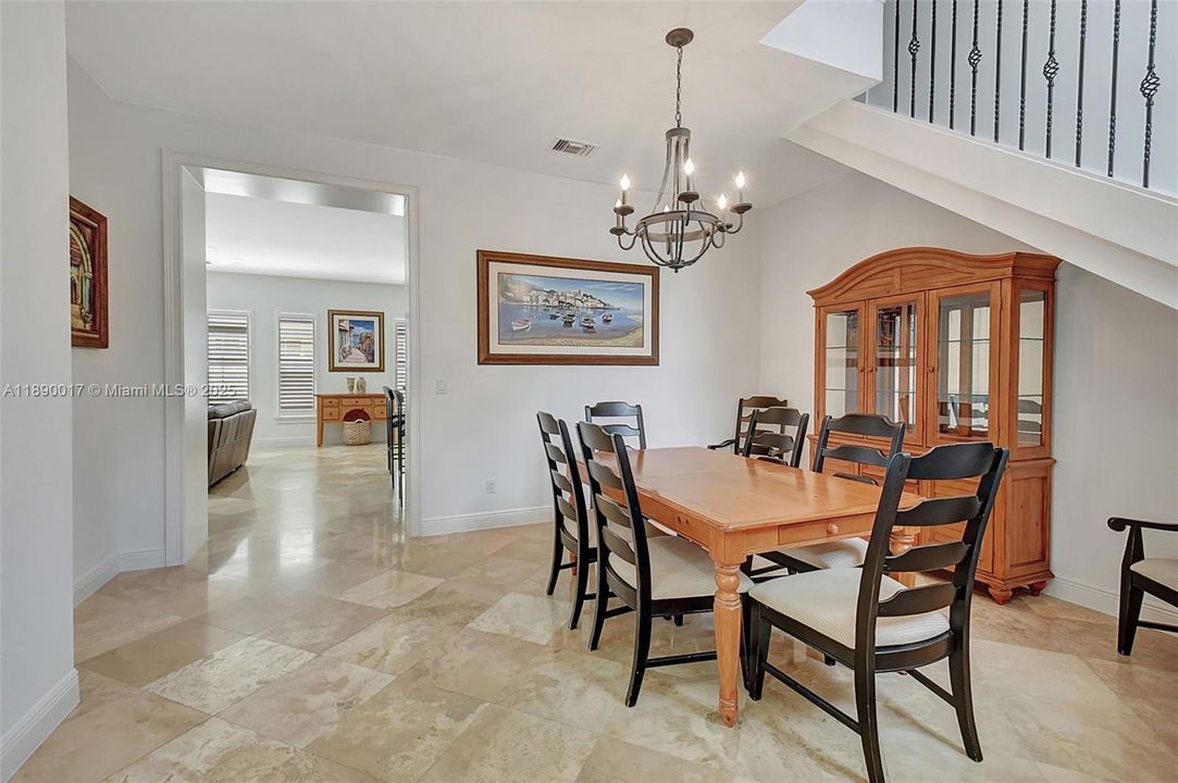 Activo con contrato: $5,995 (4 camas, 3 baños, 2501 Pies cuadrados)