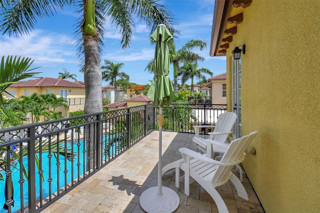 Activo con contrato: $5,995 (4 camas, 3 baños, 2501 Pies cuadrados)