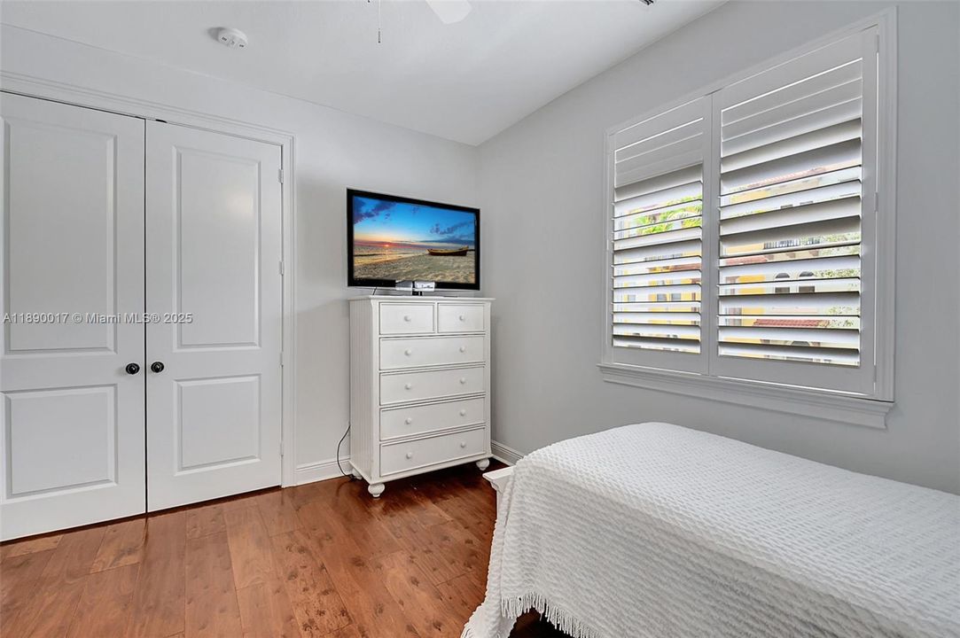 Activo con contrato: $5,995 (4 camas, 3 baños, 2501 Pies cuadrados)