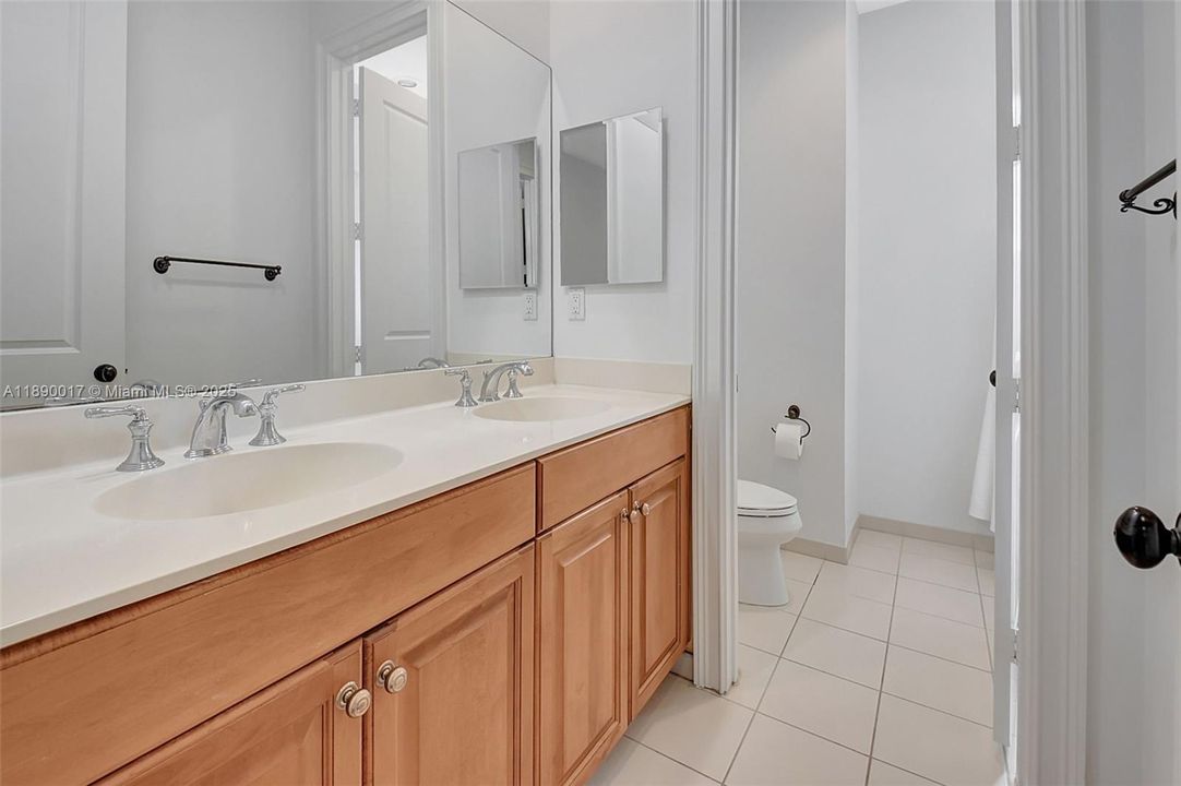 Activo con contrato: $5,995 (4 camas, 3 baños, 2501 Pies cuadrados)