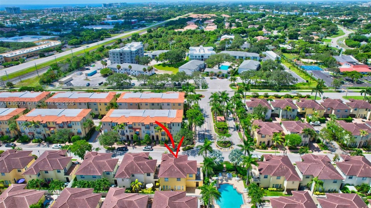 Activo con contrato: $5,995 (4 camas, 3 baños, 2501 Pies cuadrados)