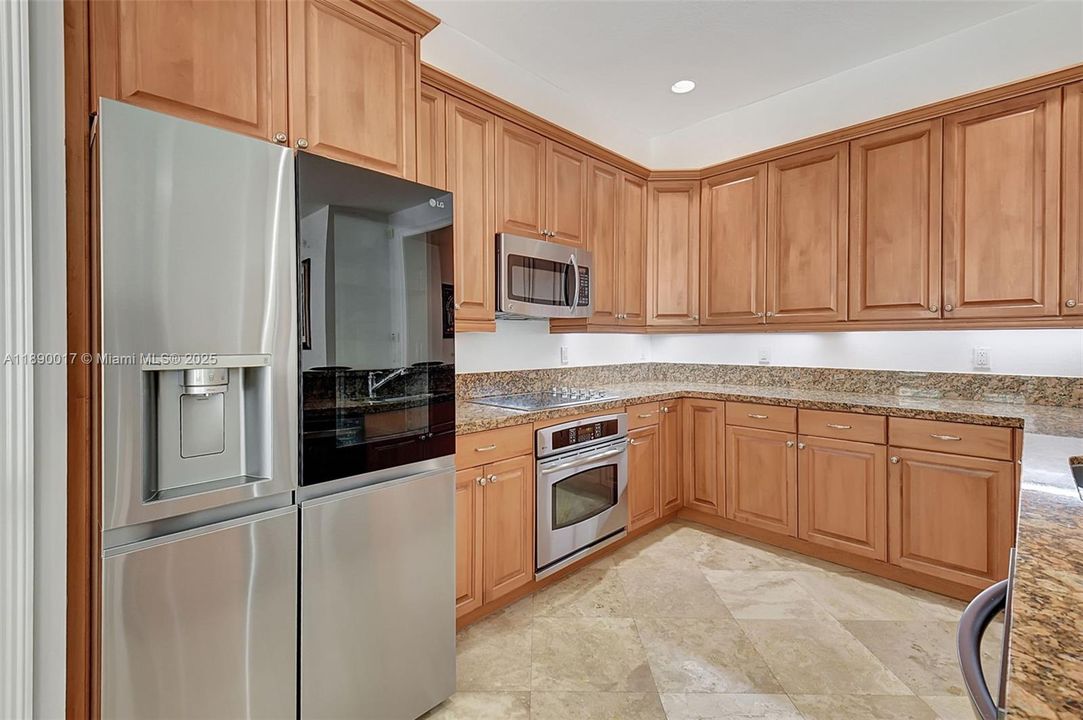 Activo con contrato: $5,995 (4 camas, 3 baños, 2501 Pies cuadrados)