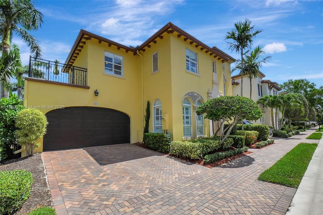 Activo con contrato: $5,995 (4 camas, 3 baños, 2501 Pies cuadrados)