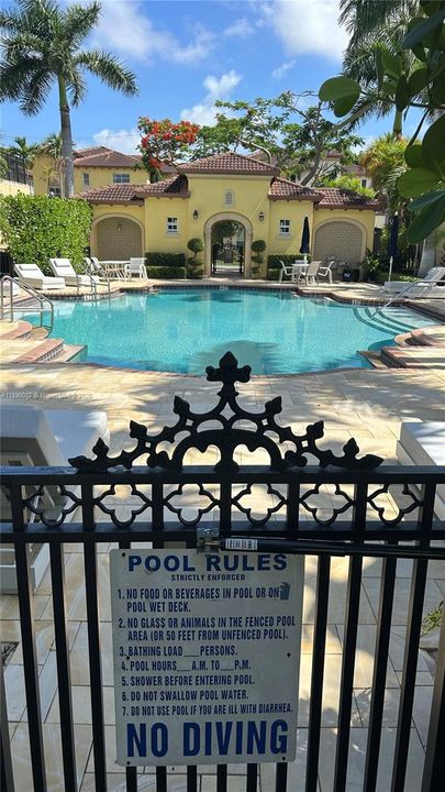 Activo con contrato: $5,995 (4 camas, 3 baños, 2501 Pies cuadrados)