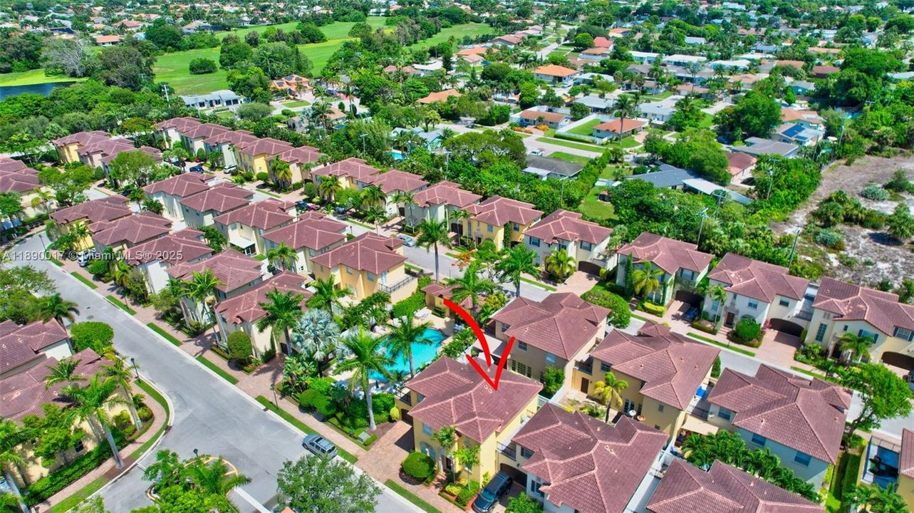 Activo con contrato: $5,995 (4 camas, 3 baños, 2501 Pies cuadrados)