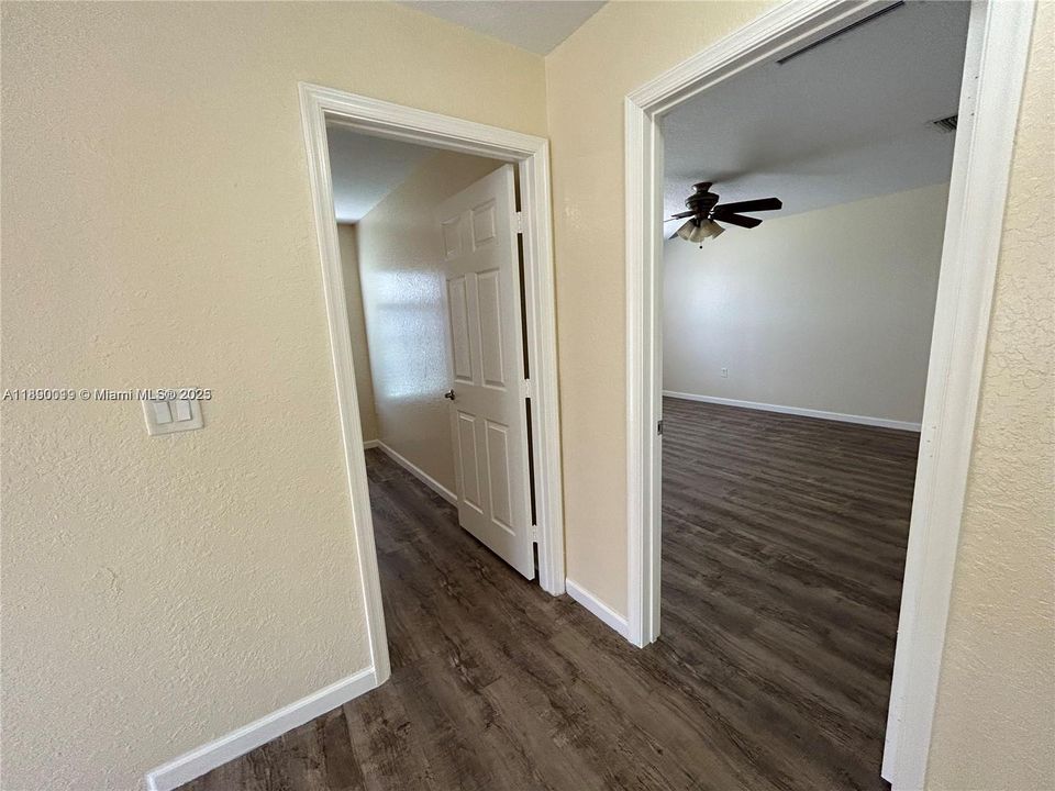 合同活跃: $3,650 (4 贝兹, 2 浴室, 2220 平方英尺)